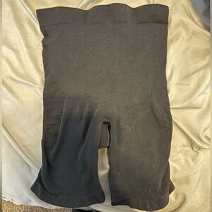 SKIMS Seamless Sculpt Mid Thigh Short